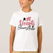 Hearts Bloom Anew - Inspirerend Bloemen Quote T-shirt (Voorkant)