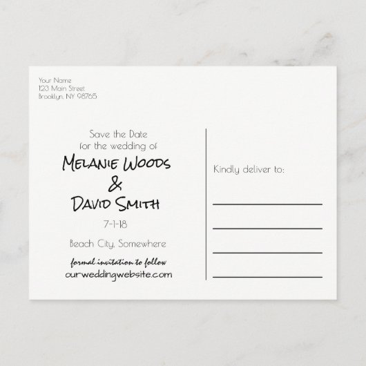 Hearts Drawn in Beach Sand Save the Date Briefkaar Aankondigingskaart (Achterkant)