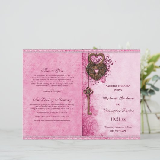 Hearts Lock Key Pink Wedding Ceremony Program (Staand voorkant)