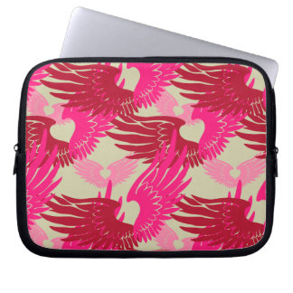 Heartwings Camouflage: Roze en beige Laptop Sleeve