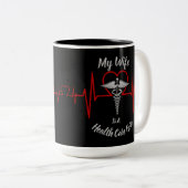 Heath Care Hero Wife Tweekleurige Koffiemok (Voorkant rechts)