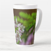 Heather Spring flower evergreen bloom paars wit Latte Mok (Rechterhoek)