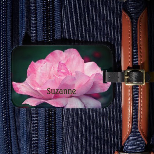 Heavenly Pink Rose Flower, gepersonaliseerd Bagagelabel (Voorkant Insitu 4)