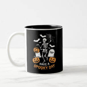 Heb een griezelige dag Halloween Heks Cadeau Skele Tweekleurige Koffiemok