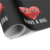 Heb een Hug Funny Heart Pun Dark BG Cadeaupapier (Rol Hoek)