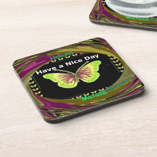 Heb een leuke dag in Hakuna Matata Text.png Drankjes Onderzetter (Linkerzijde)