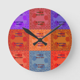Heb een leuke dag kleuren ronde klok