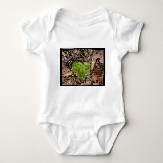 Heb een liefdesverband met Natuur Moss Heart Gifts Romper (Voorkant)