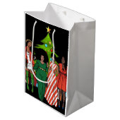 Heb een Melanin-kerst-zwart meisje met een magisch Medium Cadeauzakje (Voorkant Gekanteld)