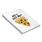 Heb een sneeuwige dag Leuke Pizza-spreuk  Notitieboek (Rechterzijde)