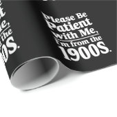 Heb geduld met mij, ik kom uit de jaren '00 cadeaupapier (Rol Hoek)