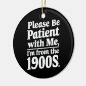 Heb geduld met mij, ik kom uit de jaren '00 keramisch ornament (Links)