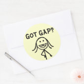 Heb je Gap? Tandmeisje met gladde tand Ronde Sticker (Envelop)