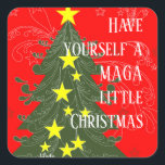 Heb zelf een MAGA Little Christmas Patriotic Vierkante Sticker<br><div class="desc">Laten we Kerstmis weer geweldig maken met deze aanpasbare patriottische labels die roepen: "Heb jezelf een MAGA kleine kerst." Voeg een jaar of een ander aangepast bericht toe aan deze prachtige kerstboom in paisley-stijl,  sterren en bloeit op een felrode achtergrond.</div>
