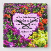 HEBREEËN 11:1 BLOEMONTWERP VIERKANTE KLOK (Voorkant)