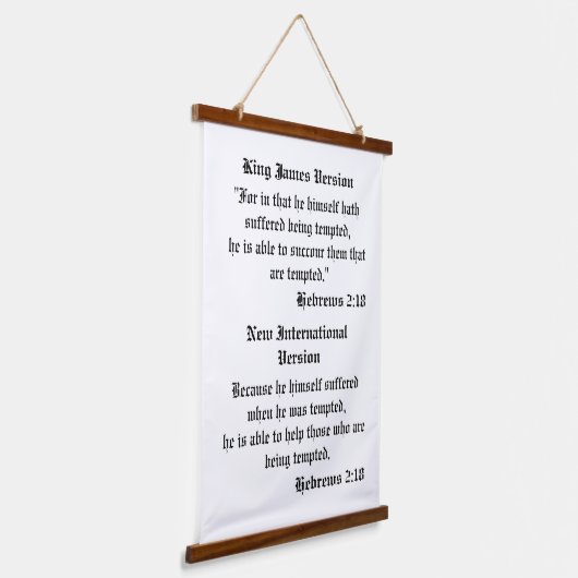 Hebreeën 2:18 hangend wandkleed (Gebogen)