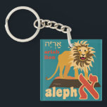 Hebreeuws Alfabet Sleutelhanger<br><div class="desc">Betaalbare sleutelhanger van het hebreeuwalfabet. Cute Lion design voor de letter,  Aleph,  gedrukt op een vierkante acrylsleutelketen. Kies uit 22 schattige dieren. Leuk cadeau voor joodse kinderen.</div>