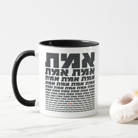 Hebreeuws Typografie Word "EMMET" - De waarheid Mok (Met donut)
