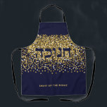 Hebreeuwse Chanoeka licht op nacht goud / marine g Schort<br><div class="desc">Laat het keukenpersoneel glimlachen! Hebreeuwse Chanoeka Licht de Nacht Goud/Marine Glitter op. Gouden glitter op marine achtergrond is de perfecte achtergrond voor deze feestelijke Chanoeka boodschap. Bevat het Hebreeuwse woord "Chanoeka". U kunt dit schort uw eigen maken met uw persoonlijke boodschap. Tekst is bewerkbaar. Hulp nodig bij dit ontwerp? Wil...</div>
