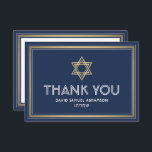 Hebreeuwse naam Bar Mitzvah Star of David Navy & G Bedankkaart<br><div class="desc">Express dankbaarheid aan familie en vrienden voor het delen van uw bar mitswa viering met elegante aangepaste bedankkaarten. Alle bewoordingen zijn eenvoudig te personaliseren of te verwijderen. Als u liever uw bericht van bedankt met de hand schrijft, verwijder dan gewoon de voorbeeldtekst. Dit marineblauw, wit en gouden sjabloon ontwerp heeft...</div>