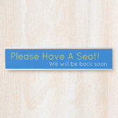 Hedendaags "Alsjeblieft, heb een stoel!" Deurbordje (Voorkant)