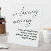 Hedendaags, eenvoudig wit in liefdevol geheugen reclamebord met voetstuk (Insitu)