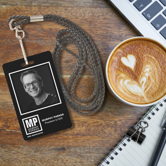 Hedendaags zwart-witfoto vierkant logo met monogra badge