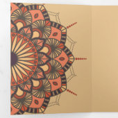 Hedendaagse bruine perzik Mandala bruiloft Drieluik Uitnodiging (Binnenzijde eerst)