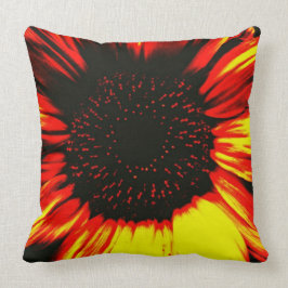 hedendaagse grote zonnebloemzaadkoppen en -bladen kussen