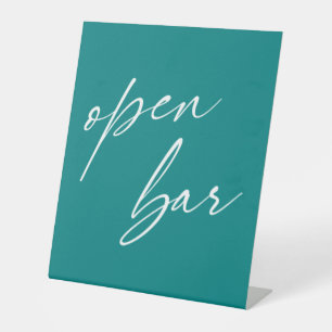 Hedendaagse handgeschreven open bar typografie tur reclamebord met voetstuk