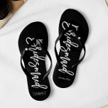 Hedendaagse typografie "bruidsmeisje" teenslippers<br><div class="desc">Gepersonaliseerde Bridal party teenslippers met een stijlvolle en trendy script typografie. Pas met het monogram van de bruid en de bruidegom, huwelijksdatum, en de naam van de bruidsmeisje voor een van een soort ontwerp aan! Op zoek naar een aangepaste kleur? Geen probleem! Stuur gewoon uw verzoek naar heartlockedstudio op gmail...</div>