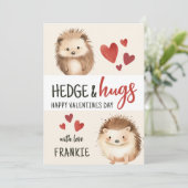 Hedge & Hugs Hedgehog | Valentijnsdag Feestdagenkaart (Staand voorkant)