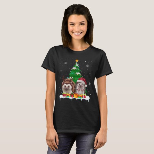 Hedgehog Christmas Tree Lights Santa Reindeer Xmas T-shirt (Voorkant volledig)
