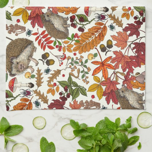 Hedgehogs and autumn forest flora on ivory theedoek (Gevouwen)