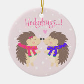 Hedgehugs. Cute Hedégel Kerstmis Keramisch Ornament (Voorkant)