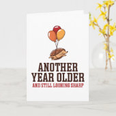 Hedgel Pun kijkt nog steeds Sharp Funny Birthday Kaart (Gele Bloem)