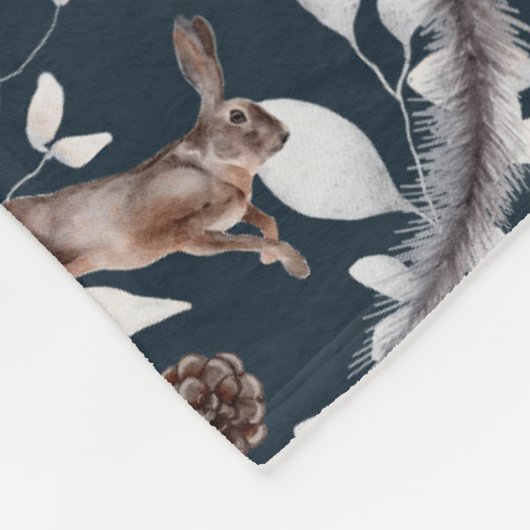 Hedgerow Vines Romping Rabbits Fleece Deken (Hoek)