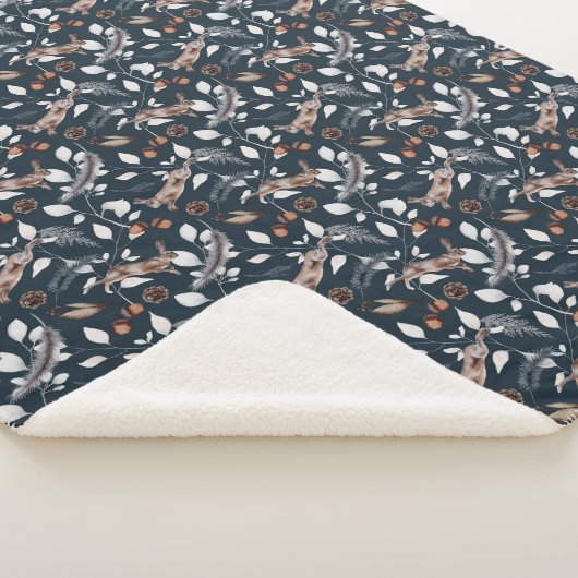 Hedgerow Vines Romping Rabbits Sherpa Deken (3/4)