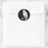 Hedwig op boeken ronde sticker (Tas)