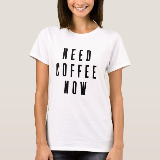 Heeft nu koffie nodig Citaat T-shirt (Voorkant)
