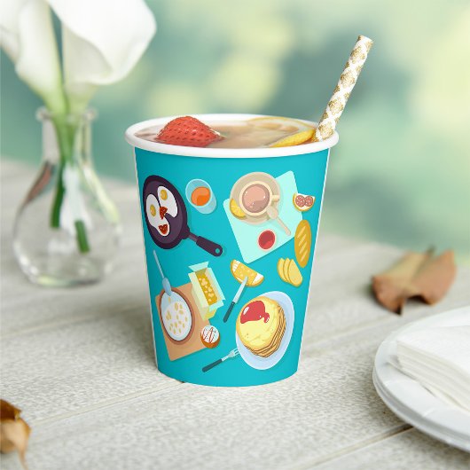 Heerlijk ontbijt pannenkoeken eieren koffie papieren bekers