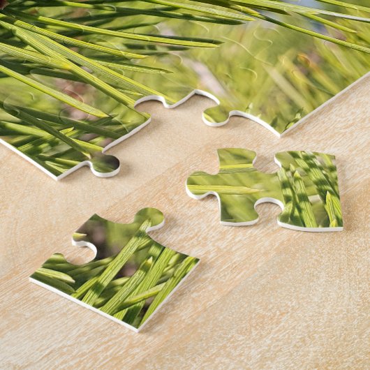 Heerlijk! Puzzel - Enkele dennenappel in boom Legpuzzel (Zijkant)