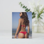 ● Heet! ● Foto van het strand Red bikini Briefkaart (Staand voorkant)