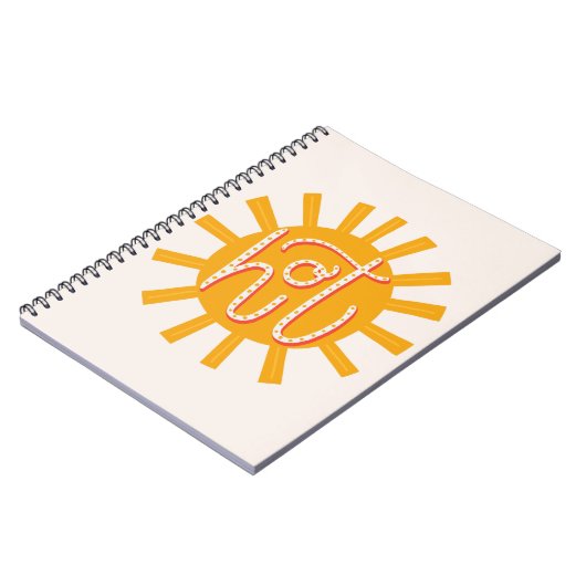 Heet. Grappige schattige gele zon. Zonne typografi Notitieboek (Linkerzijde)