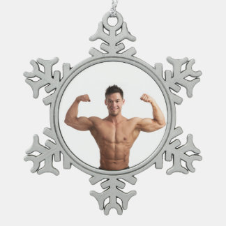 Heet Guy Sexy Shirtless Musea Man Hunk Biceps Pose Tin Sneeuwvlok Ornament