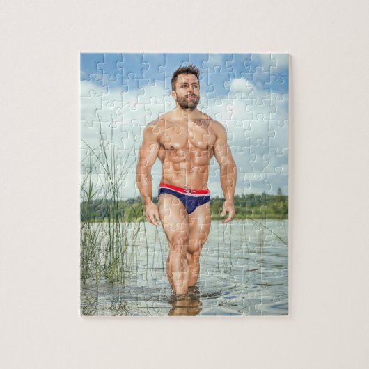 Heet Guy Sexy Shirtless Musea Man Hunk Walks Water Legpuzzel (Verticaal)
