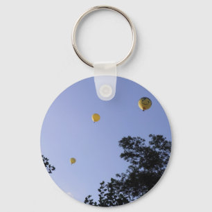 Heet luchtballonnen door de bomen sleutelhanger