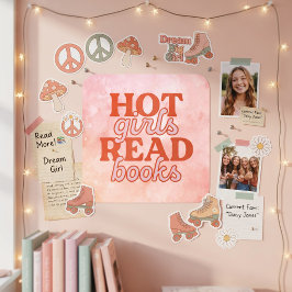 Heet meisje leest boeken vierkante sticker