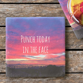 Heet roze blauw zonsondergang punch vandaag in het stenen onderzetter