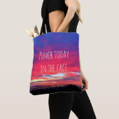 Heet roze blauw zonsondergang punch vandaag in het tote bag (Dichtbij)